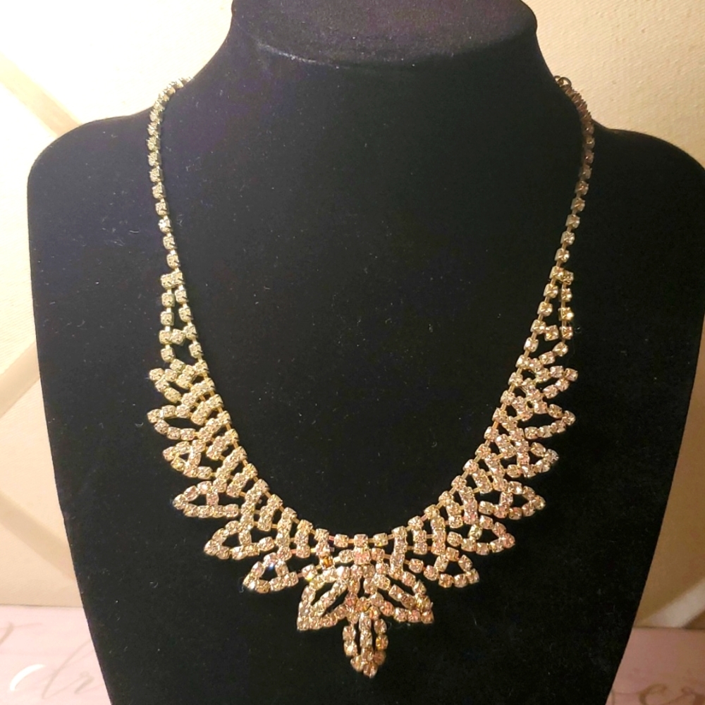 Bridal necklace and boutonniere pin